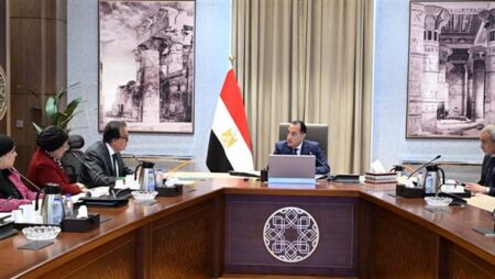 رئيس الوزراء يتابع حوكمة منظومة صرف ألبان الأطفال الصناعية المدعمة