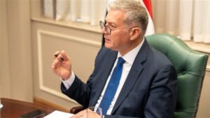 وزير البترول يبحث مع إيني الإيطالية تسريع خطط زيادة إنتاج الغاز وربط حقل كرونوس القبرصي بمصر