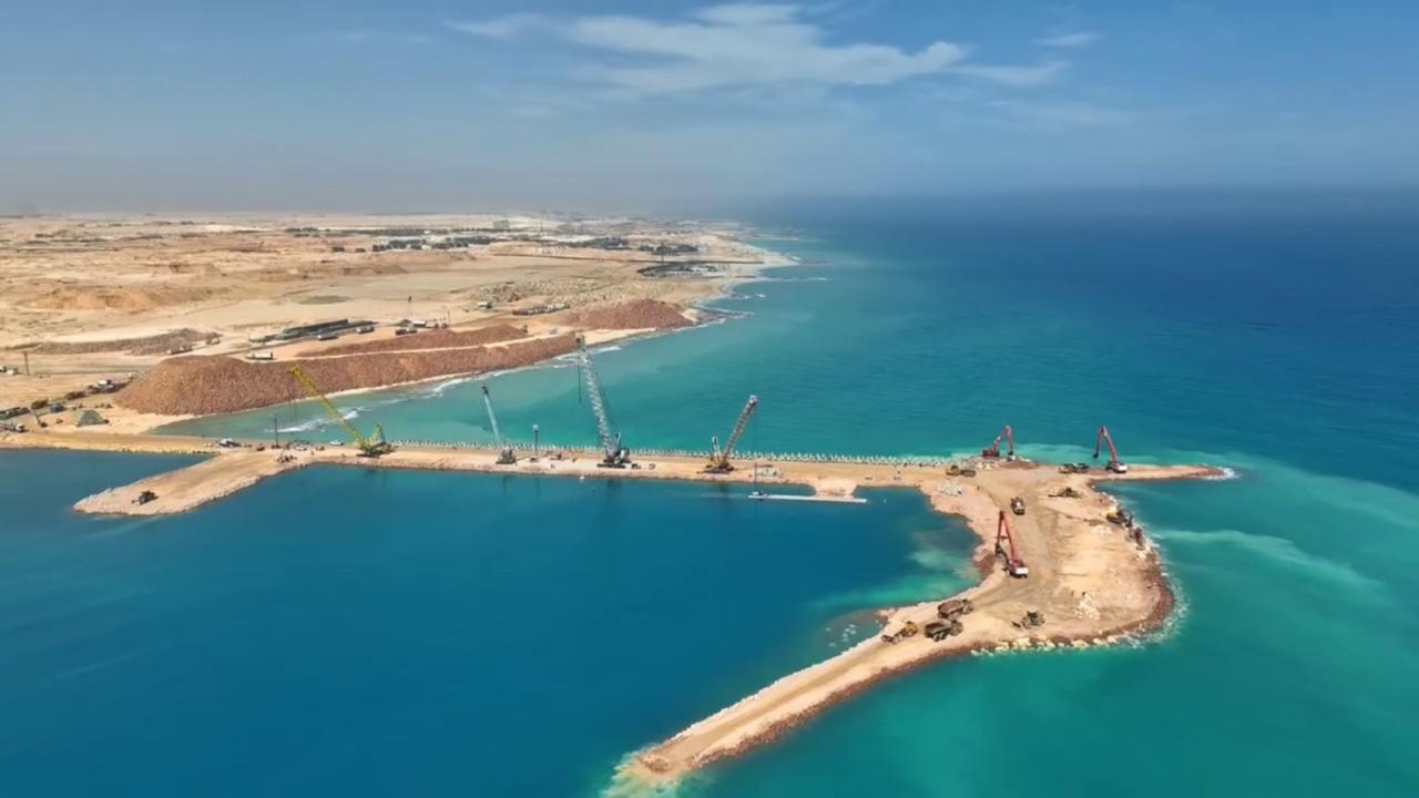 معدلات بناء استثنائية وجداول زمنية صارمة.. سر تفوق طلعت مصطفى في سباق الساحل الشمالي