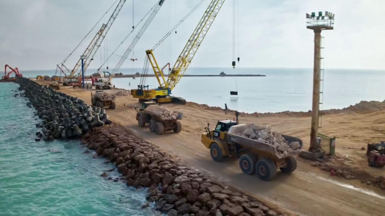 معدلات بناء استثنائية وجداول زمنية صارمة.. سر تفوق طلعت مصطفى في سباق الساحل الشمالي