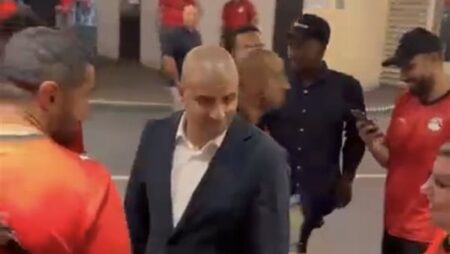 محمد زيدان يزور منتخب مصر بعد الفوز على نيوزيلندا.. فيديو محمد زيدان يزور منتخب مصر بعد الفوز على نيوزيلندا.. فيديو