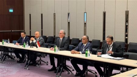 وزير البترول يبحث مع نظيره الأذربيجاني تعزيز التعاون في قطاع الطاقة خلال أسبوع باكو للطاقة