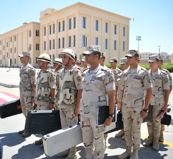 السيسي يتفقد مقر القيادة الاستراتيجية والأكاديمية العسكرية المصرية (فيديو وصور)