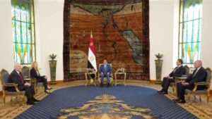 رسائل السيسي لـ ماكرون ووفد رؤساء المنظمات اليهودية الأمريكية تتصدر نشاط الرئيس الأسبوعي
