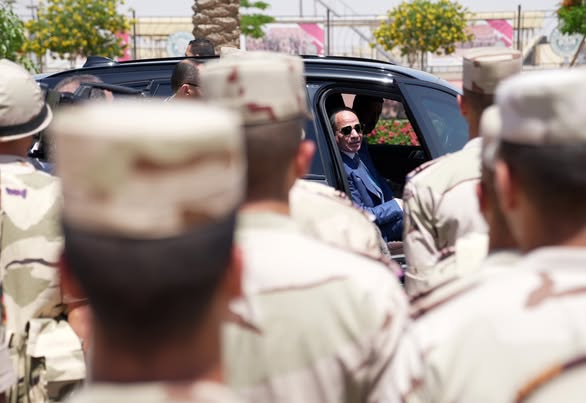 السيسي يتفقد مقر القيادة الاستراتيجية والأكاديمية العسكرية المصرية (فيديو وصور)