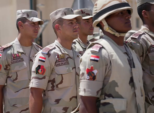السيسي يتفقد مقر القيادة الاستراتيجية والأكاديمية العسكرية المصرية (فيديو وصور)