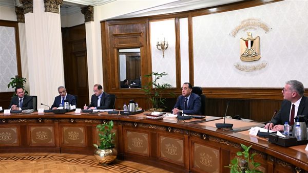 رئيس الوزراء يتابع موقف تدبير الاعتمادات المالية لتوفير احتياجات الدولة من المنتجات البترولية رئيس الوزراء يتابع موقف تدبير الاعتمادات المالية لتوفير احتياجات الدولة من المنتجات البترولية