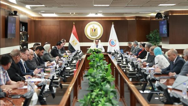 وزير الصحة يتابع جاهزية التشغيل التجريبي للتأمين الصحي الشامل بالمنيا وزير الصحة يتابع جاهزية التشغيل التجريبي للتأمين الصحي الشامل بالمنيا