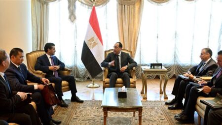 رئيس الوزراء يستقبل وزير خارجية أوزبكستان