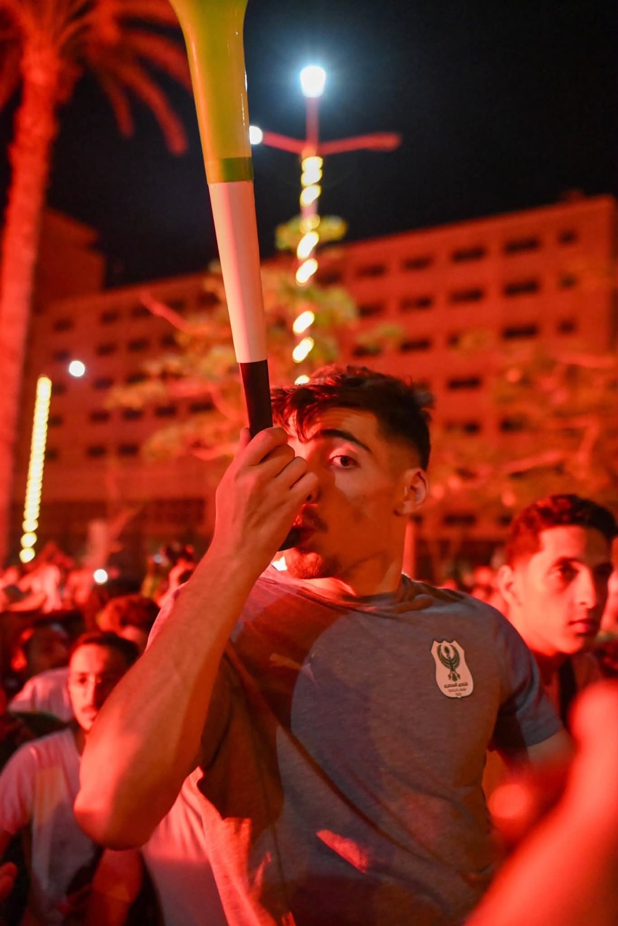 لاعبو المصري يحتفلون بكأس عاصمة مصر وسط الجماهير ببورسعيد.. صور 1 لاعبو المصري يحتفلون بكأس عاصمة مصر وسط الجماهير ببورسعيد.. صور