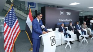 مصر تعتمد المعايير الأمريكية للسيارات.. ووزير الصناعة: نواصل جذب استثمارات ضخمة بمختلف القطاعات