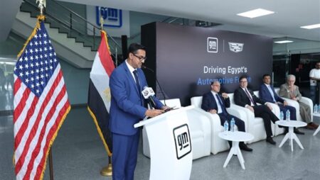 مصر تعتمد المعايير الأمريكية للسيارات.. ووزير الصناعة: نواصل جذب استثمارات ضخمة بمختلف القطاعات