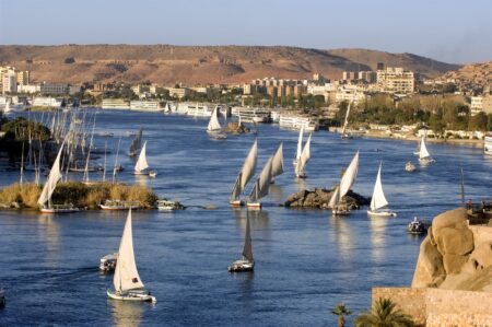 عمومية «رواد السياحة» توافق على بيع فندقين بقيمة 210 ملايين جنيه وتعدل النظام الأساسي عمومية «رواد السياحة» توافق على بيع فندقين بقيمة 210 ملايين جنيه وتعدل النظام الأساسي