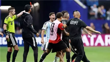 توابع الفضيحة، أول منتخب في كأس العالم يبدي غضبه من حكم مباراة مصر والأرجنتين