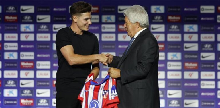 رئيس أتلتيكو مدريد يوجه رسالة جديدة إلى برشلونة بشأن ألفاريز رئيس أتلتيكو مدريد يوجه رسالة جديدة إلى برشلونة بشأن ألفاريز