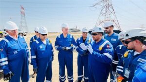 وزير البترول يوجه باتخاذ إجراءات فورية بحق عاملين خالفا قواعد السلامة والصحة المهنية