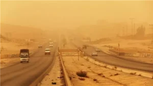 الأرصاد تحذر: أتربة ورمال على الجنوب ورياح تؤثر في الأمواج بـ3 شواطئ