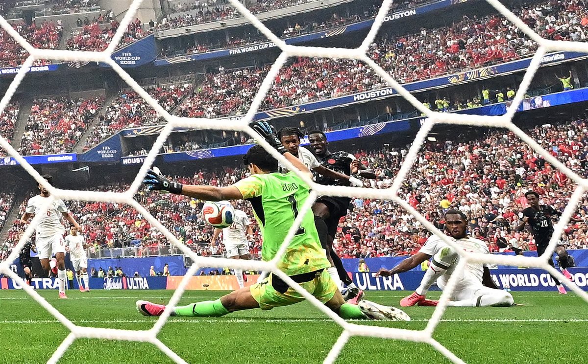 50 مليون يورو قيمة العقد، صدمة في بايرن ميونخ بعد إصابة نجم المغرب أمام كندا