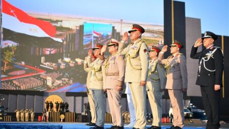 السيسي يتفقد مركز عمليات القوات المسلحة ويطلع على جاهزية التشكيلات العسكرية السيسي يتفقد مركز عمليات القوات المسلحة ويطلع على جاهزية التشكيلات العسكرية