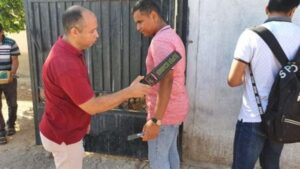 امتحانات الثانوية العامة 2026، تفتيش الطلاب بالعصا الإلكترونية قبل دخول اللجان