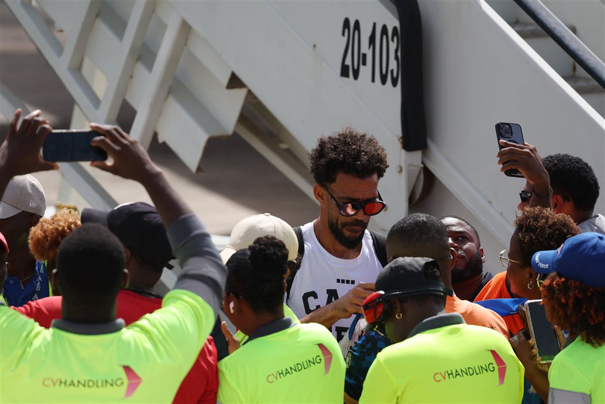 استقبال جماهيري لمنتخب الرأس الأخضر بعد العودة من كأس العالم (صور)