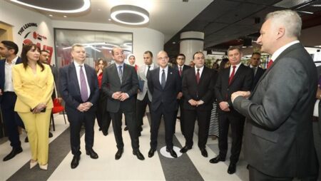 الاتصالات تفتتح مركز كوكاكولا HBC لتصدير خدمات التعهيد إلى 27 دولة
