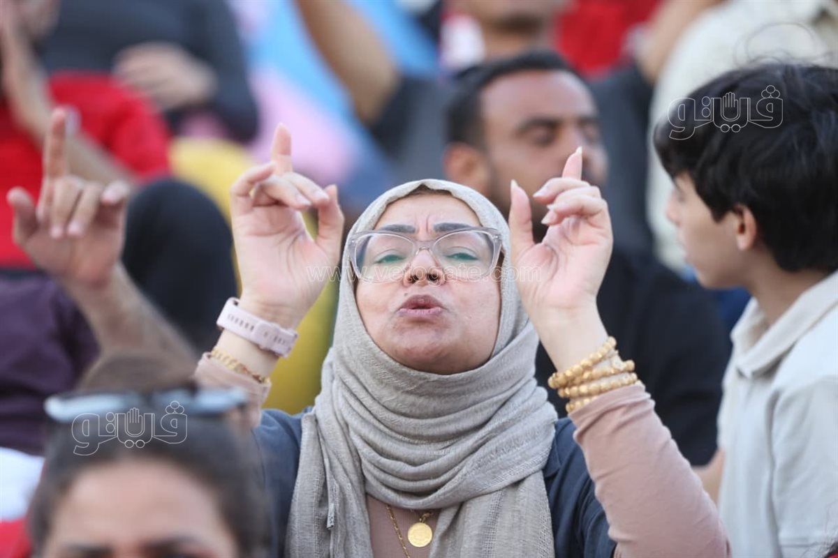 فرحة جماهير الفان زون بالعاصمة الإدارية خلال الشوط الأول لمباراة مصر والأرجنتين (صور)