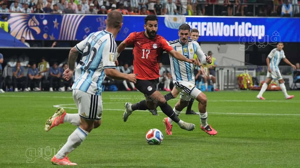 فرحة جماهير الفان زون بالعاصمة الإدارية خلال الشوط الأول لمباراة مصر والأرجنتين (صور)