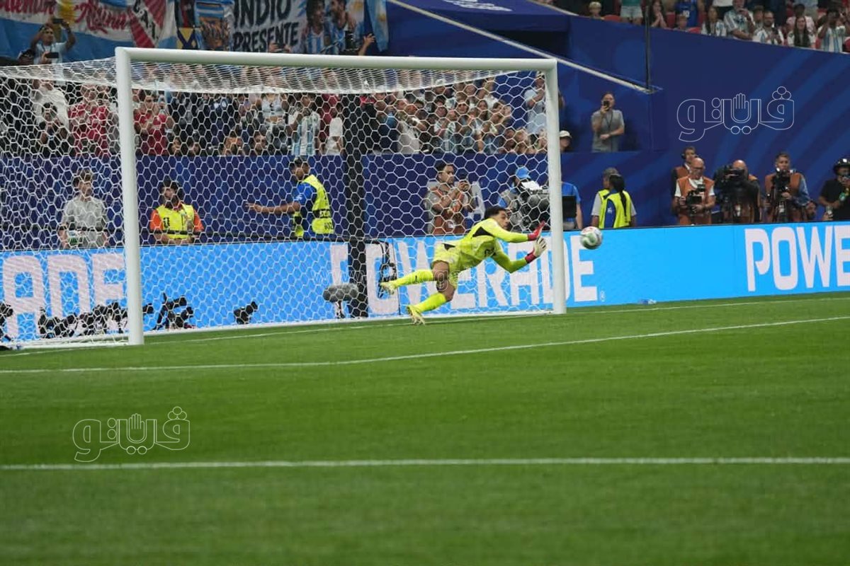 فرحة جماهير الفان زون بالعاصمة الإدارية خلال الشوط الأول لمباراة مصر والأرجنتين (صور)