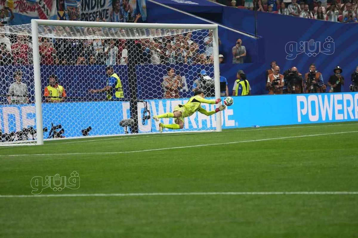 فرحة جماهير الفان زون بالعاصمة الإدارية خلال الشوط الأول لمباراة مصر والأرجنتين (صور)