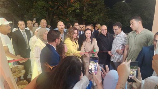وزيرة التضامن تفتتح معرض “ديارنا” للحرف اليدوية بالساحل الشمالي بمشاركة 450 عارضًا وزيرة التضامن تفتتح معرض "ديارنا" للحرف اليدوية بالساحل الشمالي بمشاركة 450 عارضًا