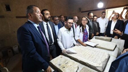 السياحة والآثار تختتم البرنامج التدريبي أسس الترميم وقراءة وتوثيق النقوش العربية السياحة والآثار تختتم البرنامج التدريبي أسس الترميم وقراءة وتوثيق النقوش العربية