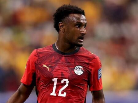 عملاق أوروبي متفائل بالتعاقد مع هيثم حسن.. وصحفي بريطاني يحمس جماهيره عملاق أوروبي متفائل بالتعاقد مع هيثم حسن.. وصحفي بريطاني يحمس جماهيره