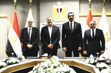 تمهيدًا للدمج.. وزير الرياضة ورئيس الرابطة يشهدان توقيع اتفاقية بين 4 أندية تمهيدًا للدمج.. وزير الرياضة ورئيس الرابطة يشهدان توقيع اتفاقية بين 4 أندية