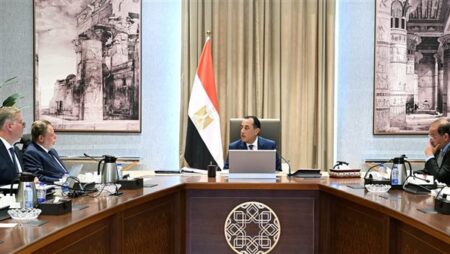 رئيس الوزراء يتابع جهود زيادة المخزون الاستراتيجي من المنتجات البترولية رئيس الوزراء يتابع جهود زيادة المخزون الاستراتيجي من المنتجات البترولية