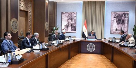 رئيس الوزراء يناقش أزمة أرض الزمالك التابعة للأوقاف.. وتوجيهات بالوصول إلى حل نهائي