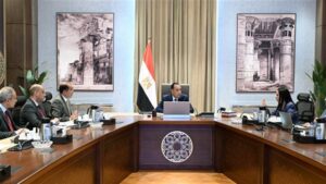 رئيس الوزراء يبحث مبادرات تحفيز العمالة غير المنتظمة وأصحاب المهن الحرة والمصريين بالخارج للاستفادة بالحماية الاجتماعية
