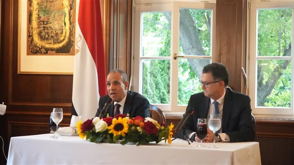 وزير الخارجية يلتقي أعضاء الجالية المصرية في فيينا وزير الخارجية يلتقي أعضاء الجالية المصرية في فيينا