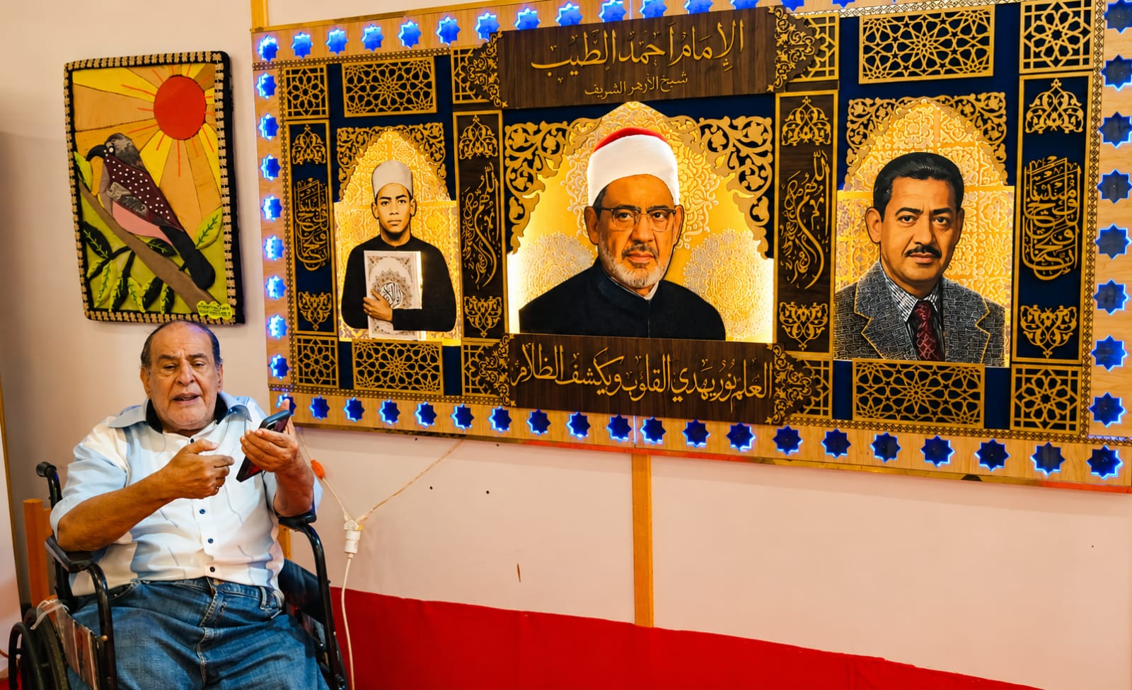 «ثمانينية الإمام».. جدارية الأزهر بعد اكتمالها تتحول إلى أيقونة بصرية تجذب زوار معرض مكتبة الإسكندرية للكتاب 4 «ثمانينية الإمام».. جدارية الأزهر بعد اكتمالها تتحول إلى أيقونة بصرية تجذب زوار معرض مكتبة الإسكندرية للكتاب