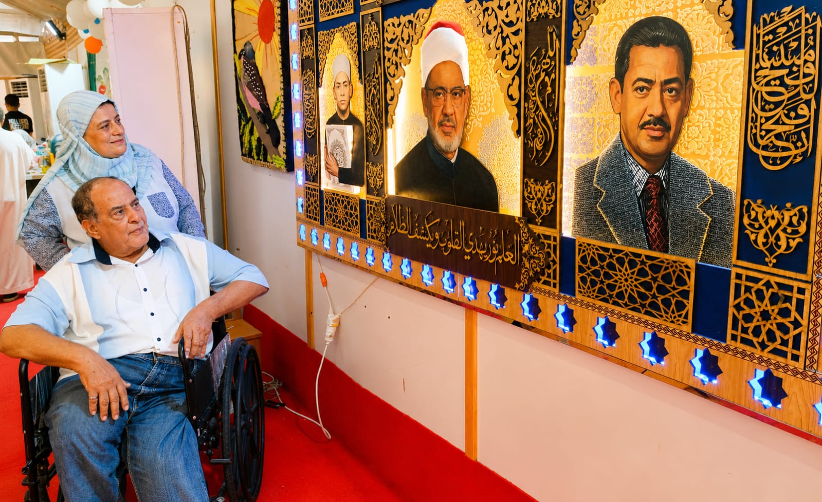 «ثمانينية الإمام».. جدارية الأزهر بعد اكتمالها تتحول إلى أيقونة بصرية تجذب زوار معرض مكتبة الإسكندرية للكتاب 5 «ثمانينية الإمام».. جدارية الأزهر بعد اكتمالها تتحول إلى أيقونة بصرية تجذب زوار معرض مكتبة الإسكندرية للكتاب