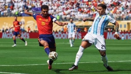 طرد إنزو يرفع حصيلة مونديال 2026.. النسخة الحالية تعادل رقمًا تاريخيًا في كأس العالم طرد إنزو يرفع حصيلة مونديال 2026.. النسخة الحالية تعادل رقمًا تاريخيًا في كأس العالم