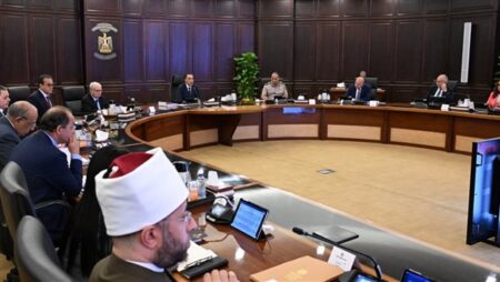 مدبولي: الحكومة تعمل على زيادة المخزون الاستراتيجي من المواد البترولية المتنوعة ومختلف السلع مدبولي: الحكومة تعمل على زيادة المخزون الاستراتيجي من المواد البترولية المتنوعة ومختلف السلع