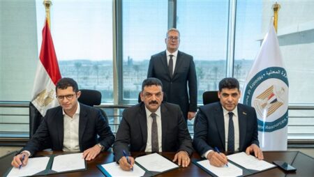 البترول" توقع اتفاقية لإنشاء مصنع للأسمدة الفوسفاتية بالعين السخنة بالشراكة مع "السويدي كابيتال