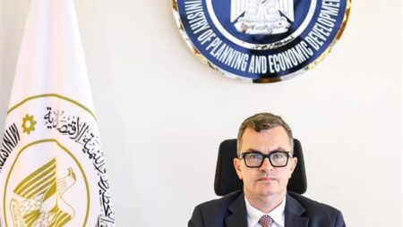 وزير التخطيط يتابع خطة فض التشابكات والربط الإلكتروني الشامل مع المالية