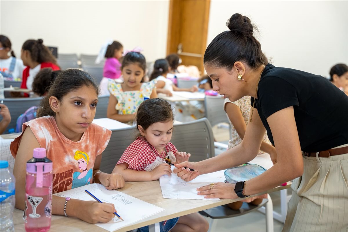 جامعة مصر للمعلوماتية تنظم معسكرا صيفيا في الرسم والتصميم الرقمي للأطفال