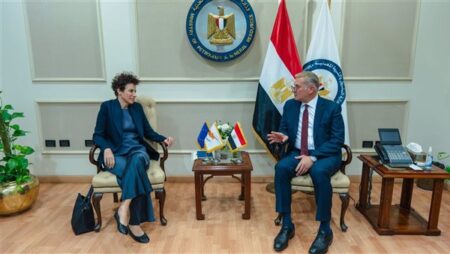 وزير البترول يبحث مع سفيرة قبرص تسريع مشروعات ربط الغاز وفتح آفاق الاستثمارات وزير البترول يبحث مع سفيرة قبرص تسريع مشروعات ربط الغاز وفتح آفاق الاستثمارات