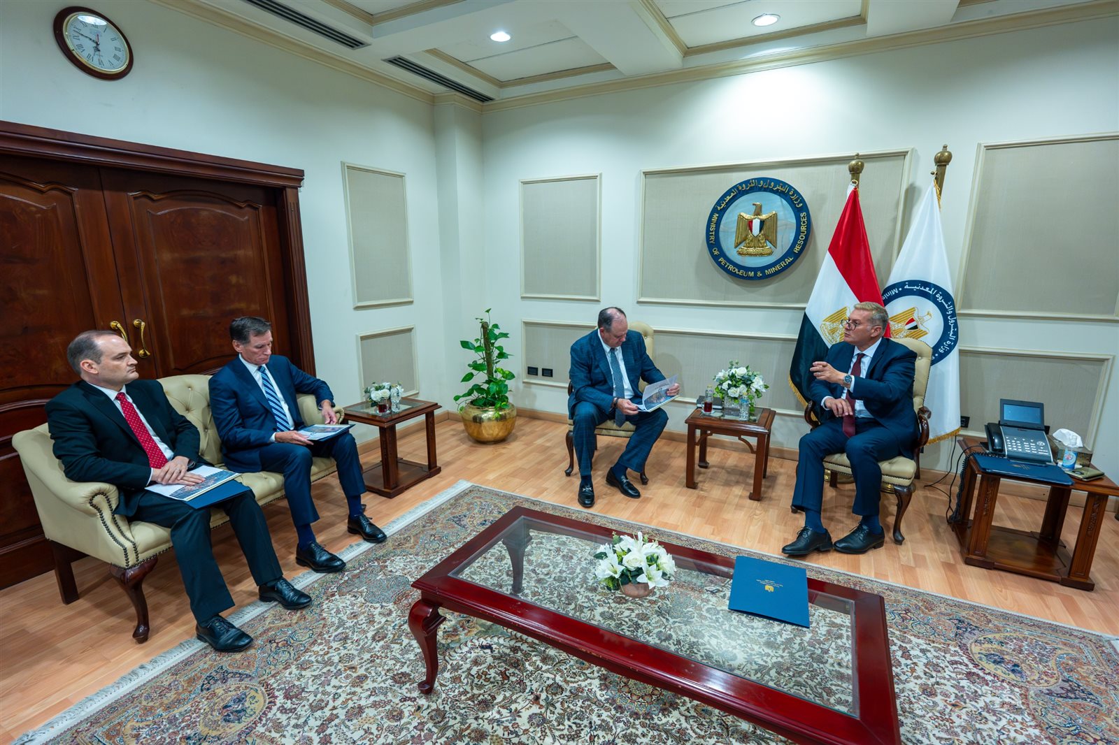 وزير البترول يبحث مع أباتشي العالمية خطط الاستكشاف وزيادة الإنتاج بالصحراء الغربية 1 وزير البترول يبحث مع أباتشي العالمية خطط الاستكشاف وزيادة الإنتاج بالصحراء الغربية