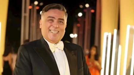 تامر حبيب يشيد بمسرحية "خيال مريض": "من زمان مضحكتش من قلبي كده"