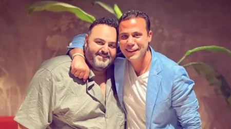 30 مليون جنيه في أسبوع.. محمد إمام يحتفل بنجاح "صقر وكناريا"