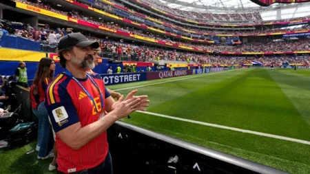 بعد موقفه مع حسام حسن.. خافيير باردم يدعم منتخب بلاده إسبانيا في كأس العالم بعد موقفه مع حسام حسن.. خافيير باردم يدعم منتخب بلاده إسبانيا في كأس العالم